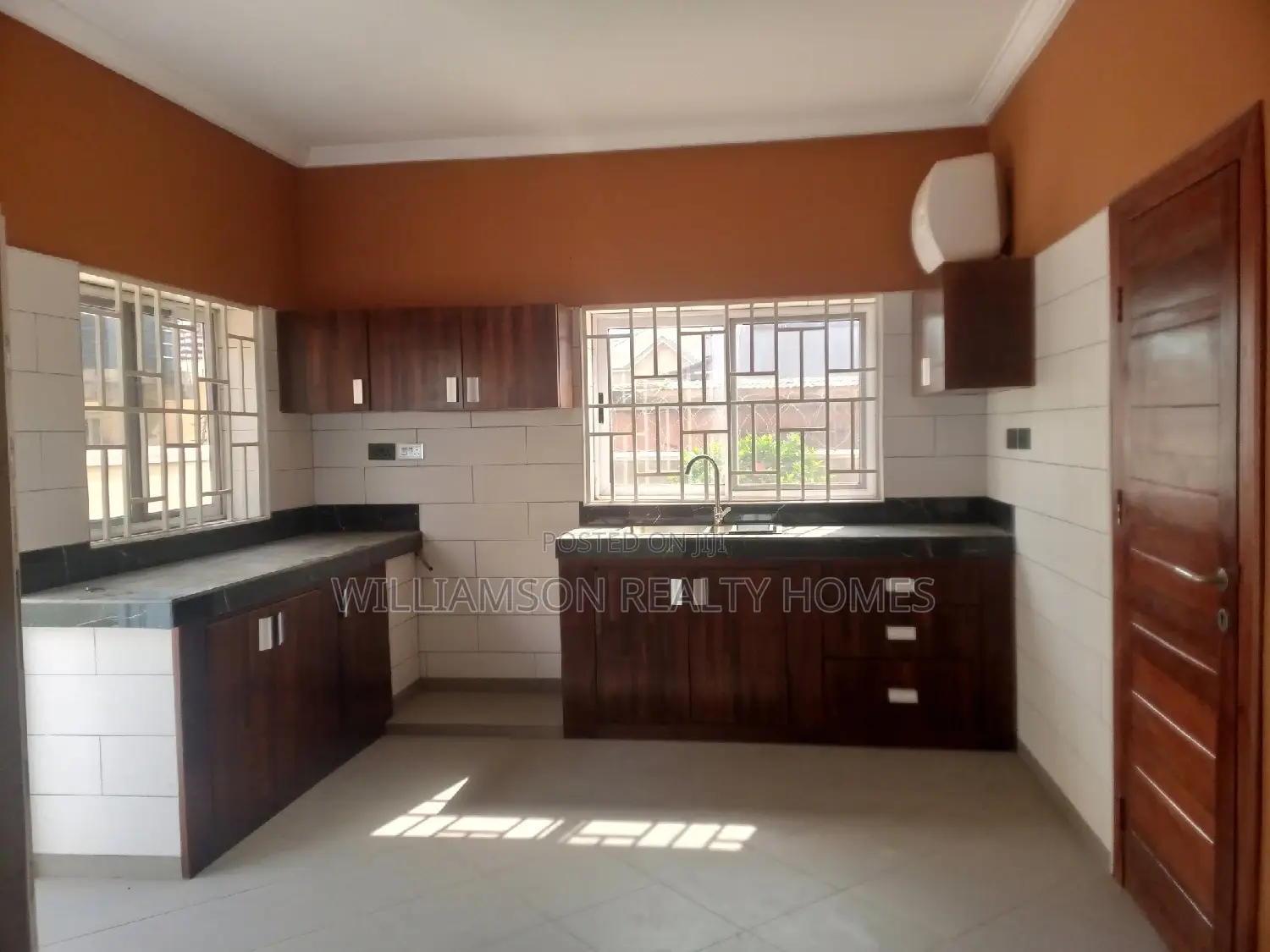 5bdrm Duplex in Hfc Estate, Spintex for rent