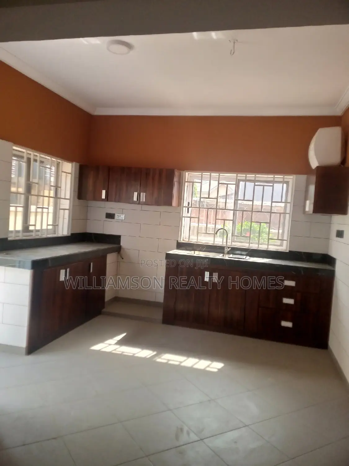 5bdrm Duplex in Hfc Estate, Spintex for rent