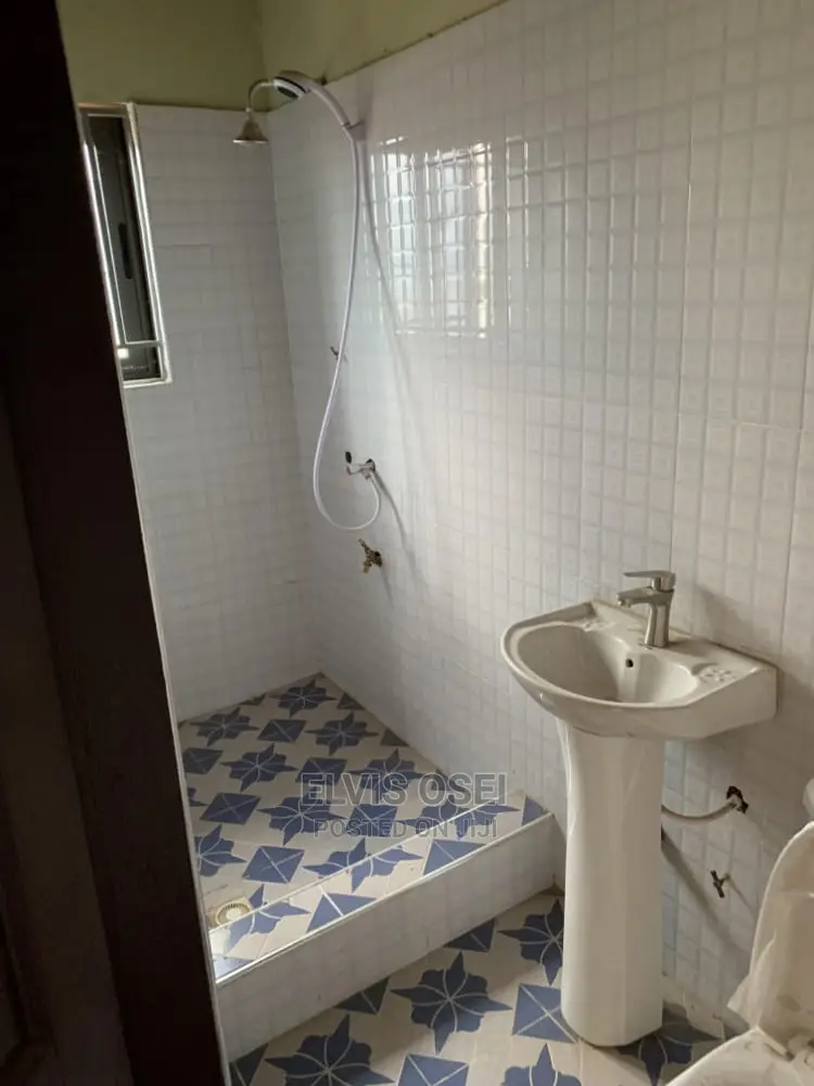 3bdrm Apartment in Ablekuma for Rent