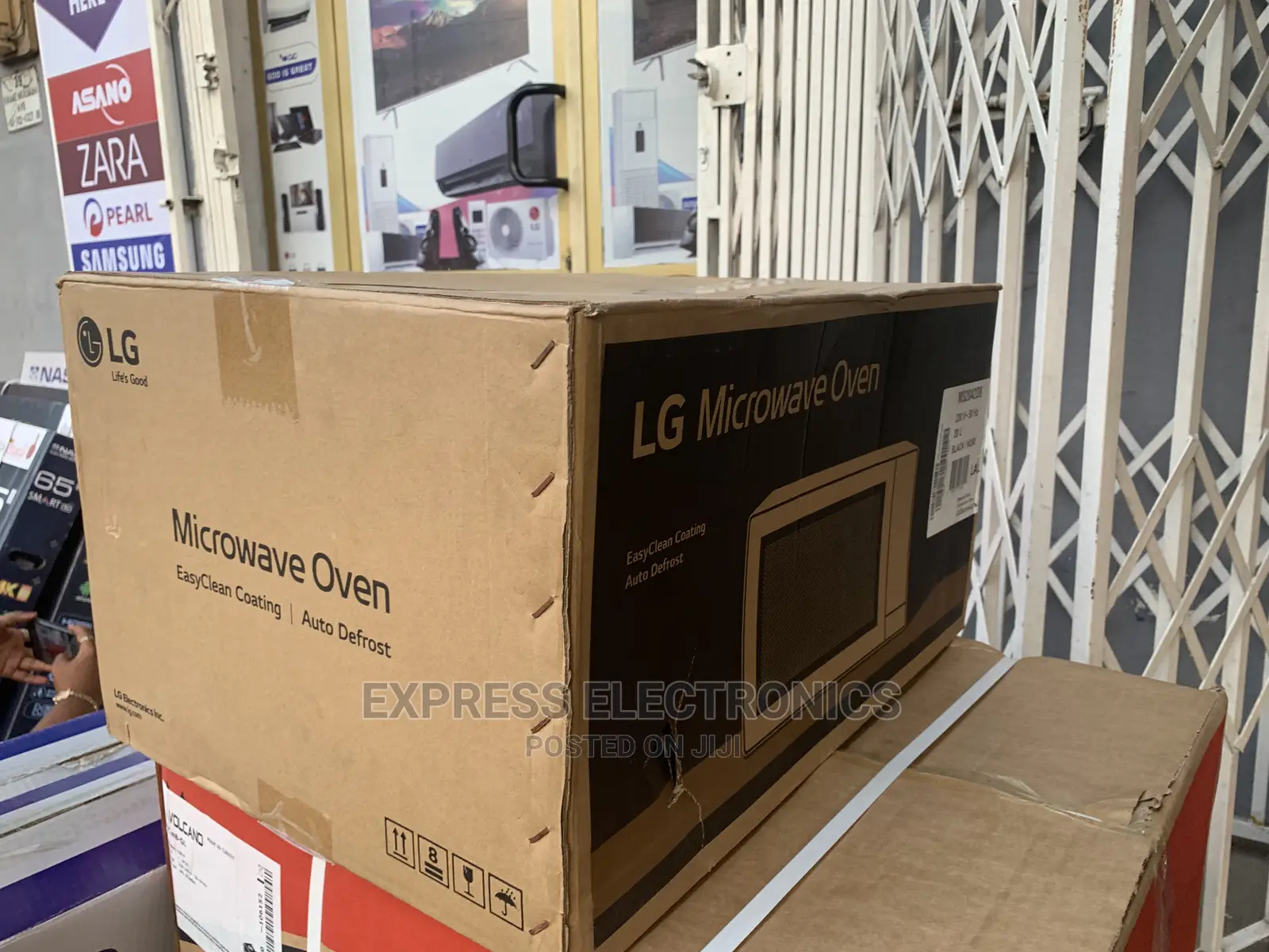 Black Color LG 20 Litres Microwave Oven