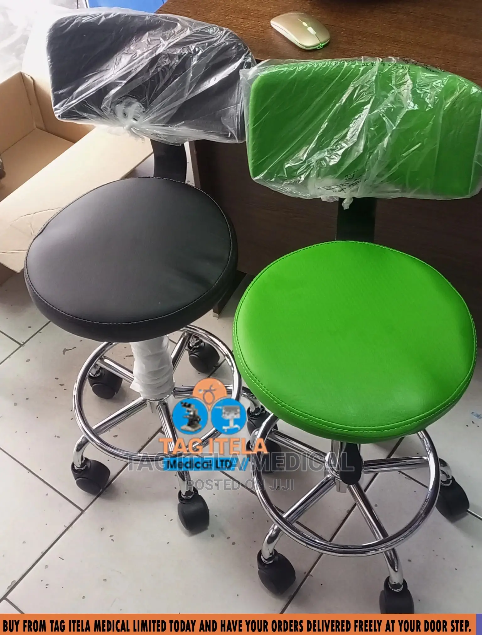 Theater Lab Stool (Metal Backrest)