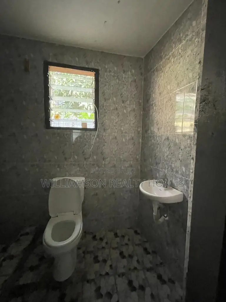 1bdrm Apartment in Community 18, Spintex for rent