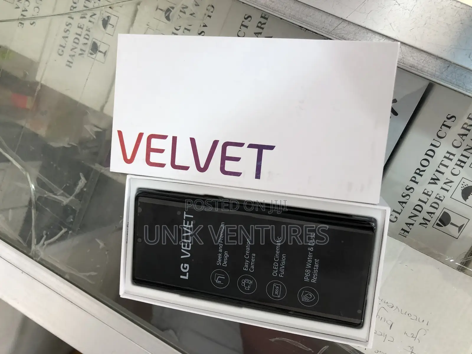 New LG Velvet 128 GB Black