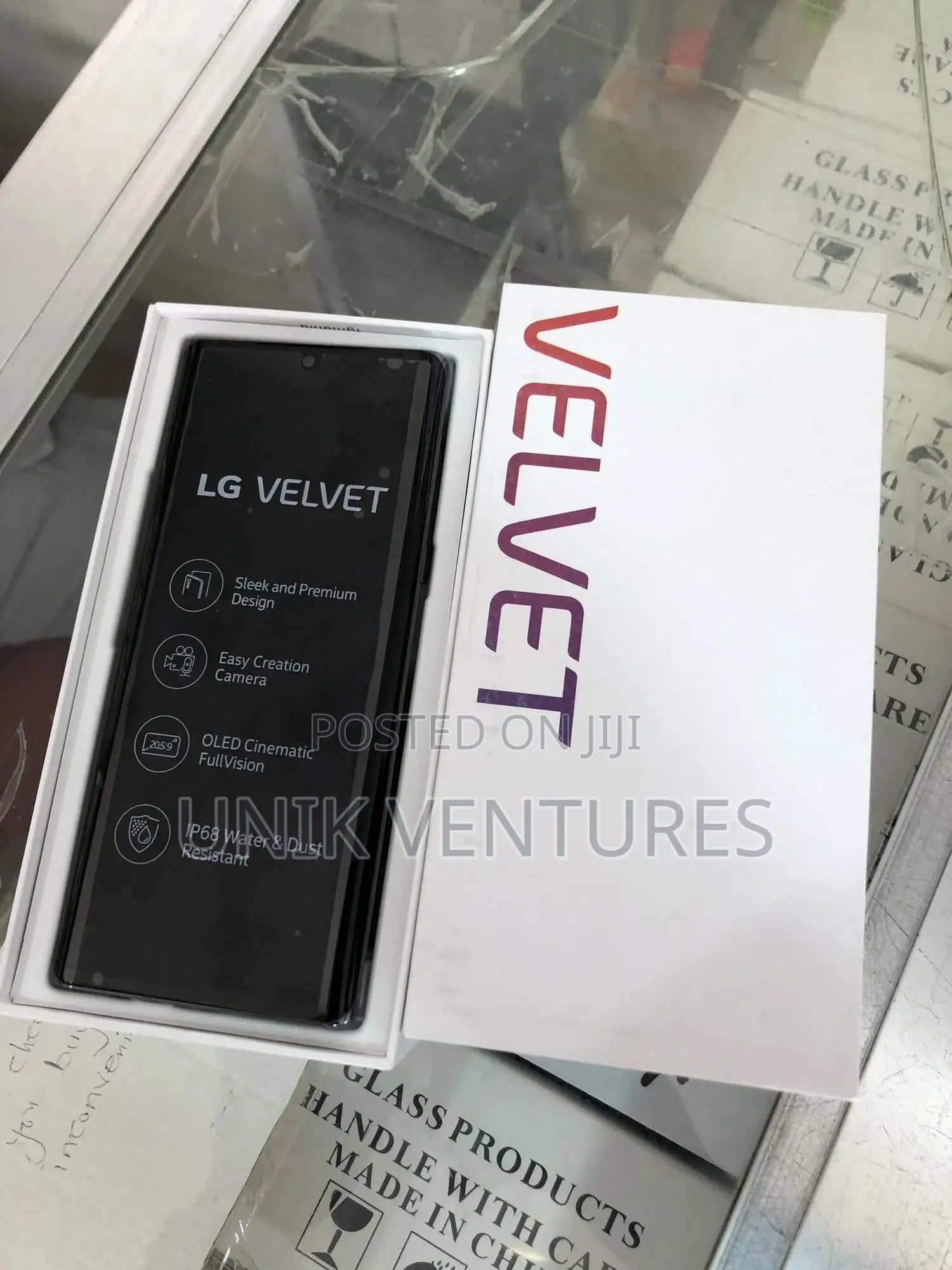 New LG Velvet 128 GB Black