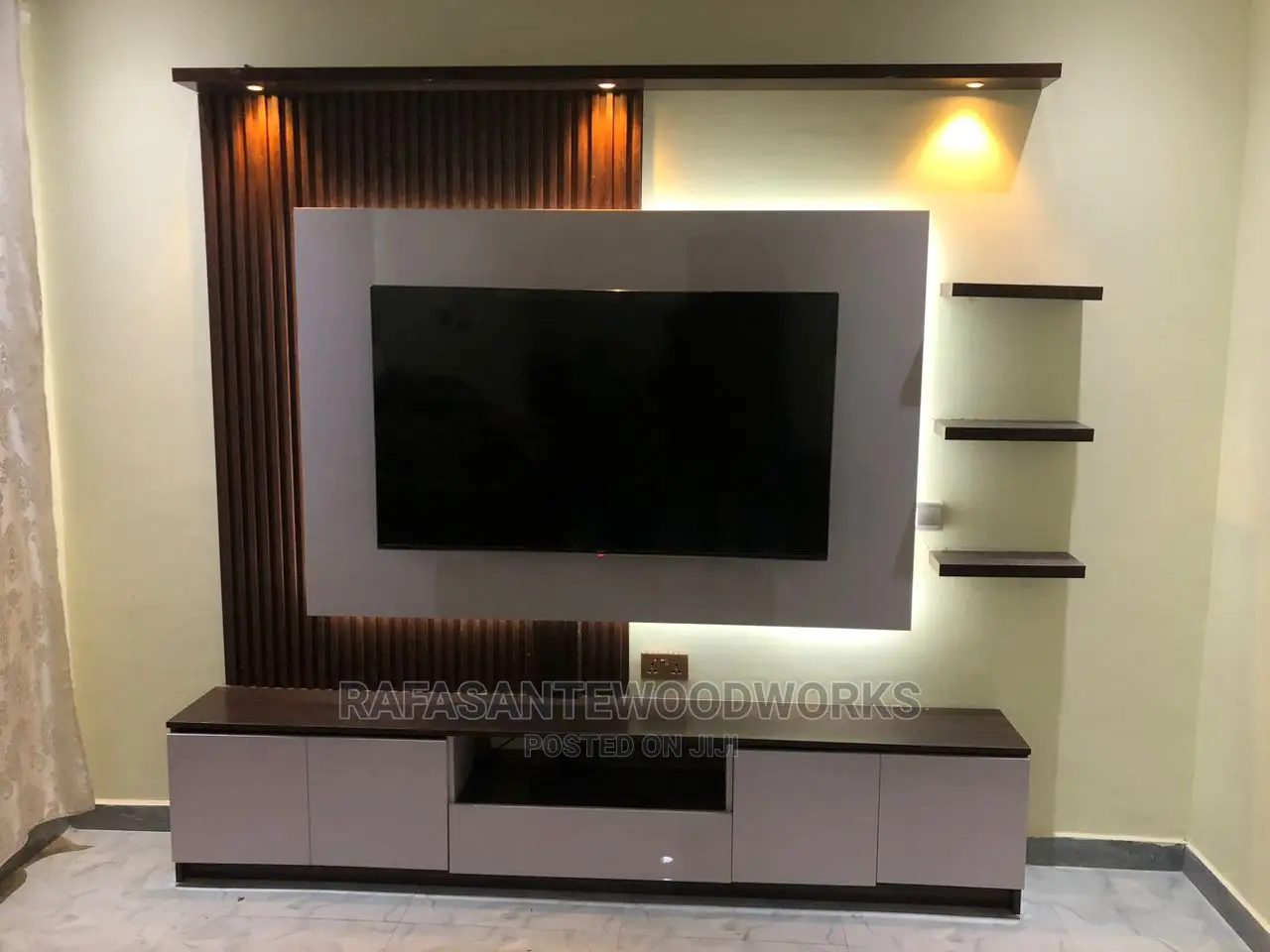 Raf Tv Unit