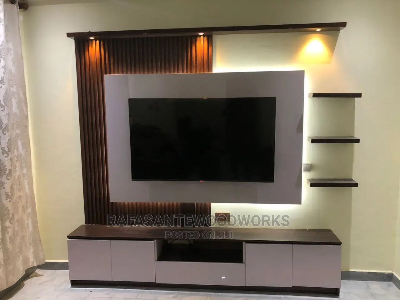 Raf Tv Unit