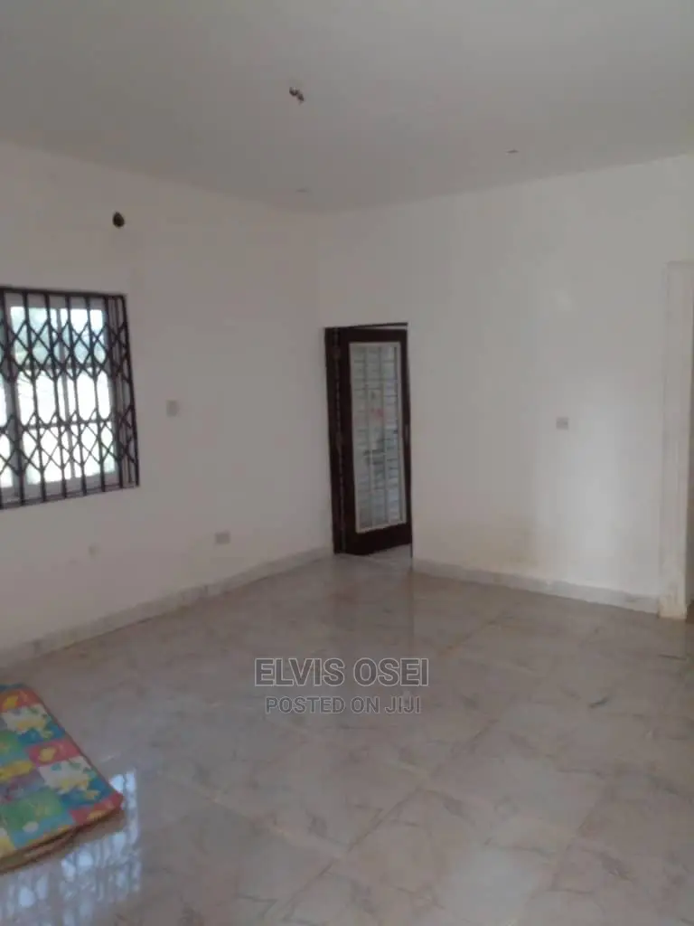 3bdrm House in Sowutuom Last Top, Sowutwuom for Sale