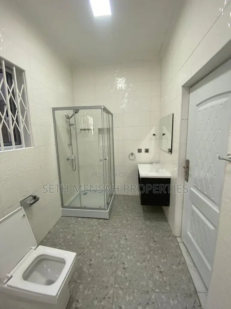 4bdrm House in Skm, East Legon for Rent