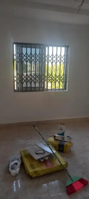 1bdrm Duplex in De-Icons Real Estate, Awutu Senya East Municipal