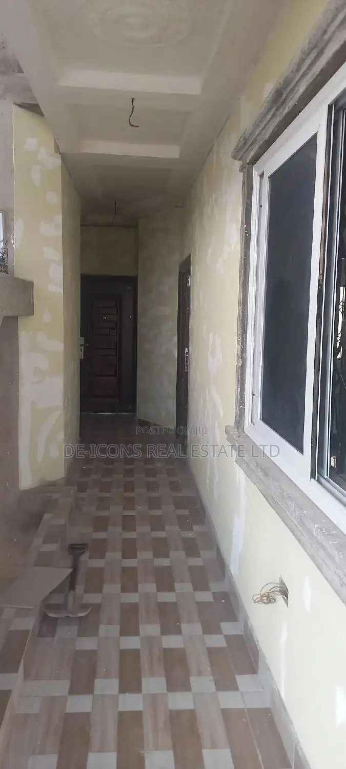 1bdrm Duplex in De-Icons Real Estate, Awutu Senya East Municipal