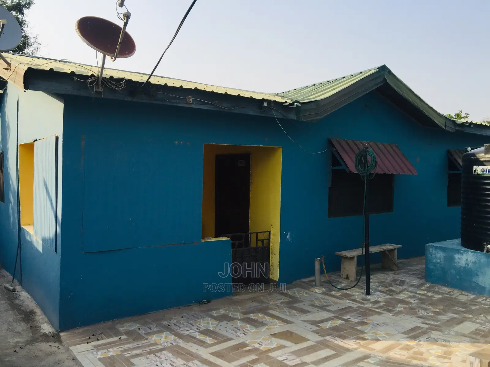 6bdrm Block of Flats in Ajeole Apartments, Weija for sale
