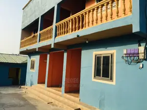 6bdrm Block of Flats in Ajeole Apartments, Weija for sale