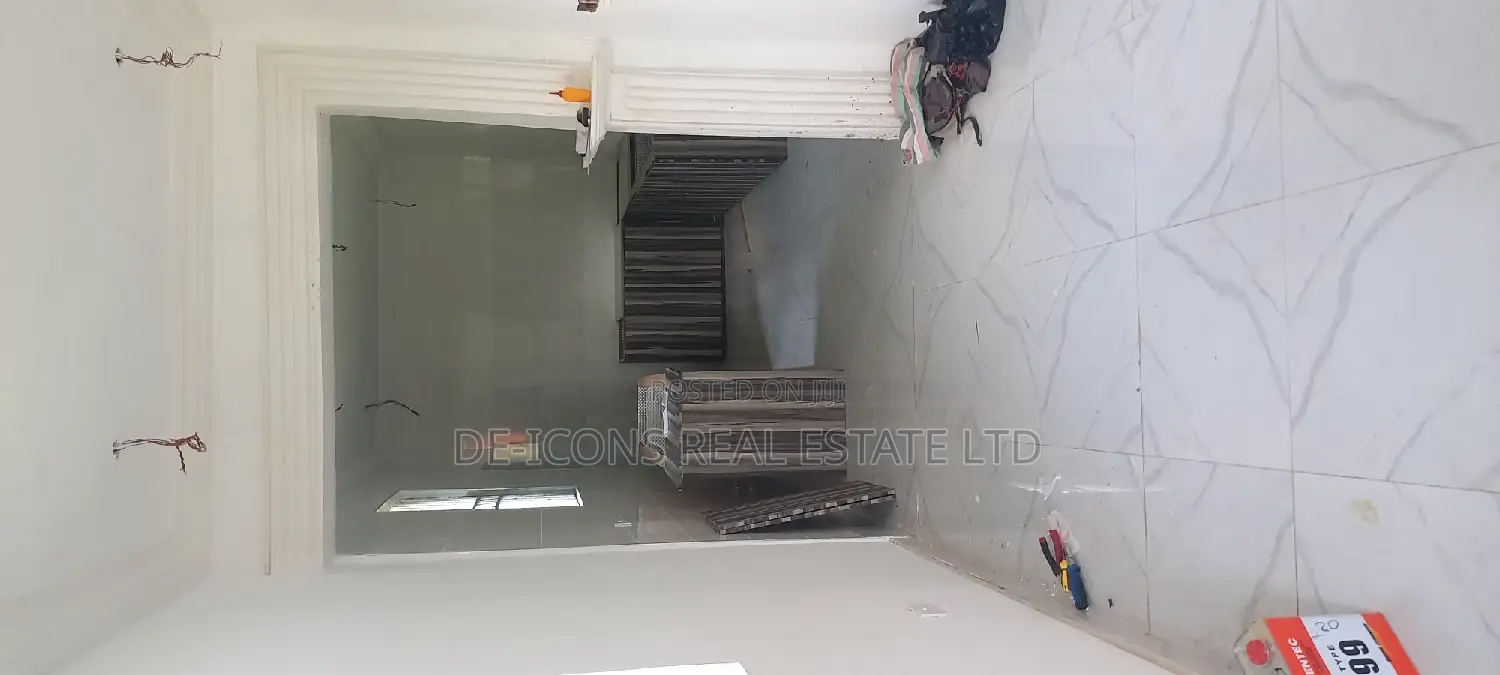 3bdrm Mansion in De-Icons Real Estate, Awutu Senya East Municipal