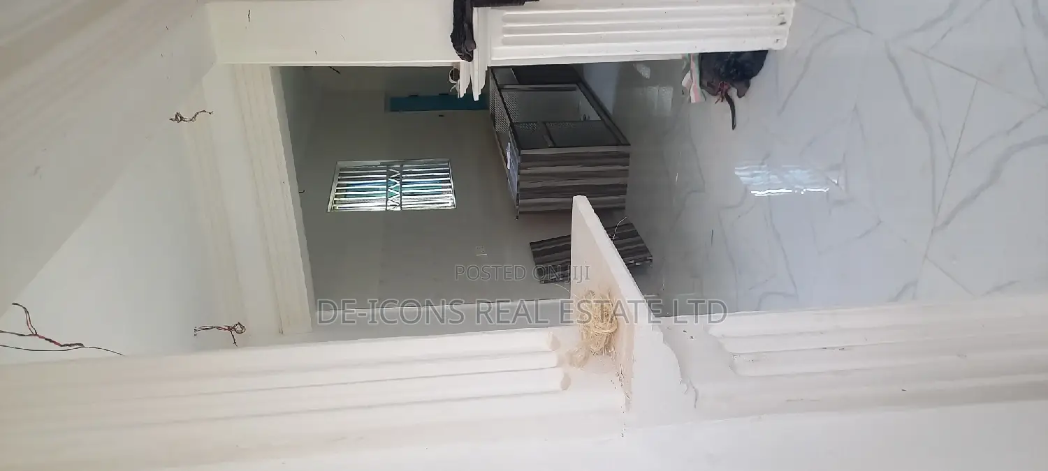 3bdrm Mansion in De-Icons Real Estate, Awutu Senya East Municipal