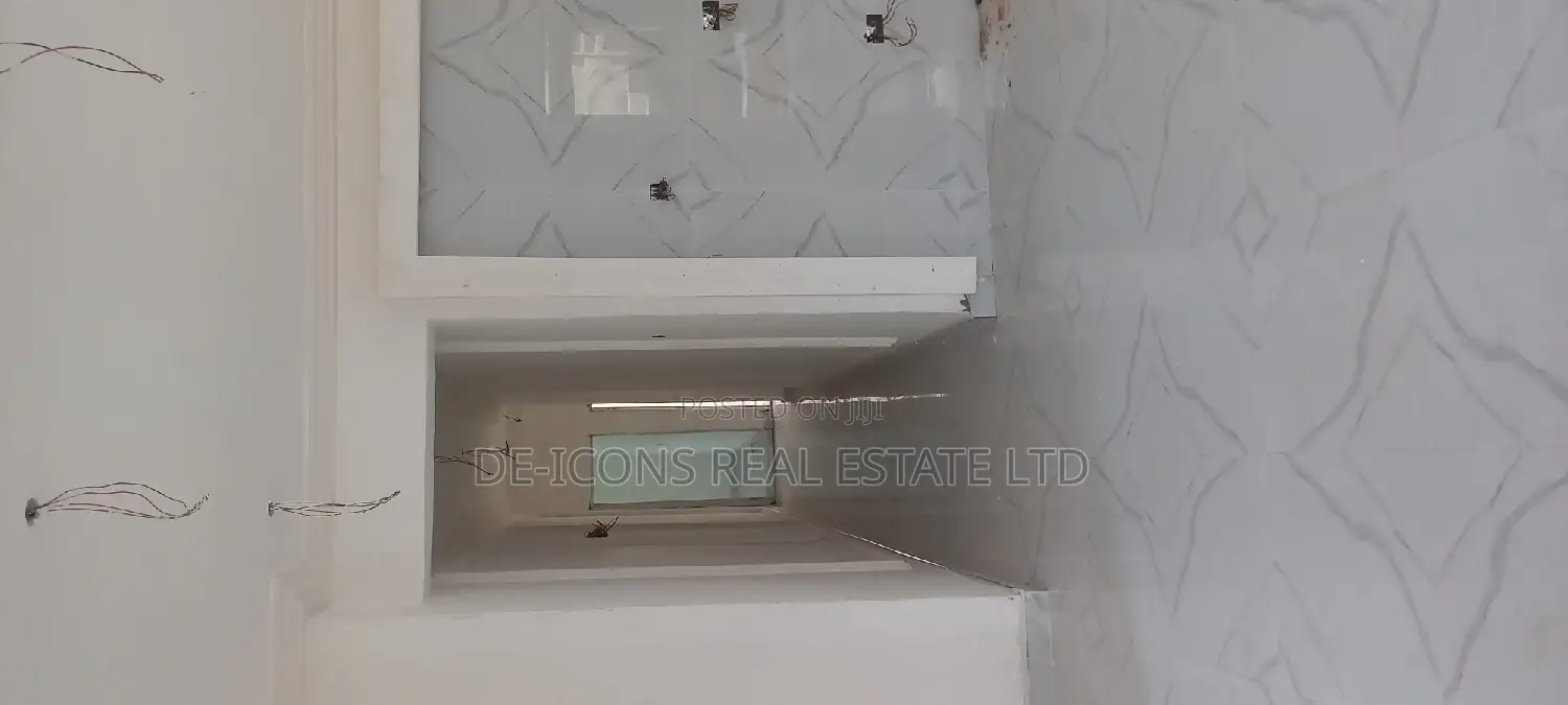 3bdrm Mansion in De-Icons Real Estate, Awutu Senya East Municipal