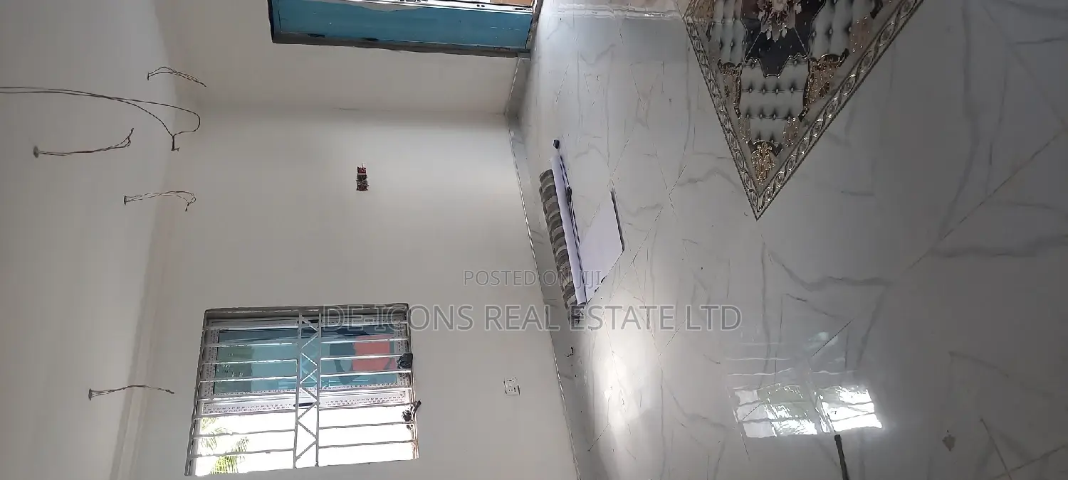 3bdrm Mansion in De-Icons Real Estate, Awutu Senya East Municipal