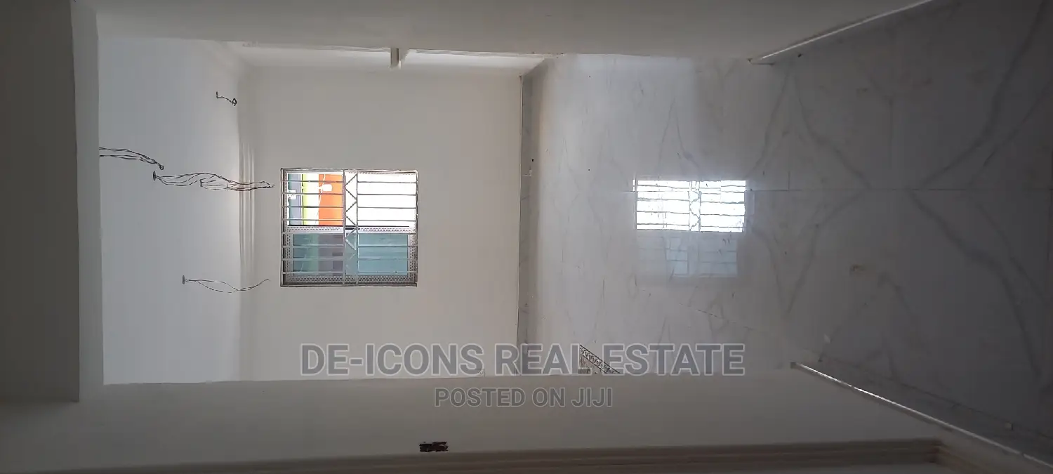 3bdrm Mansion in De-Icons Real Estate, Awutu Senya East Municipal
