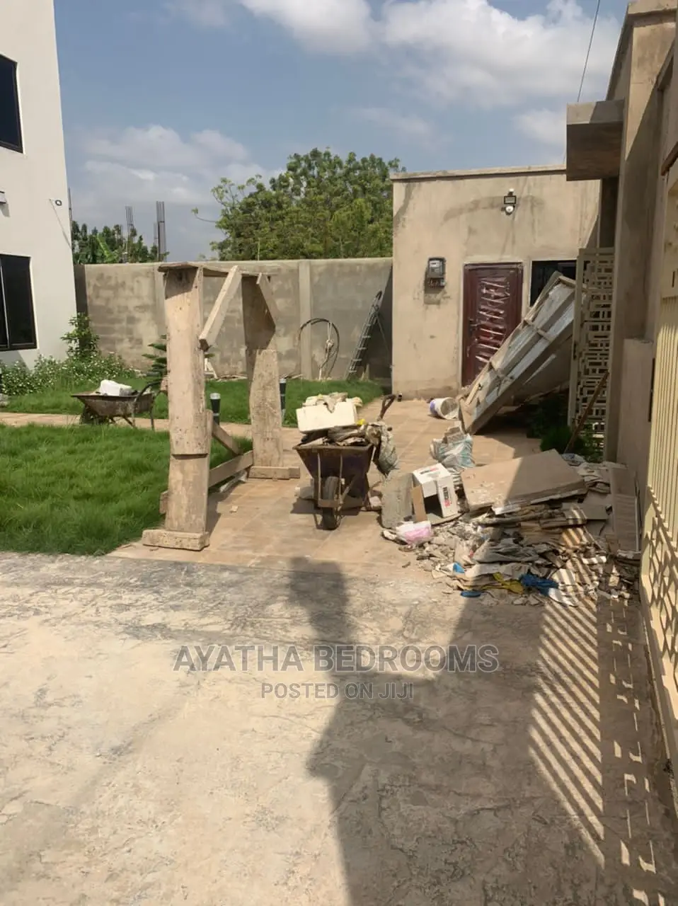 4bdrm House in Ayathar Bedroom, New Town for Sale