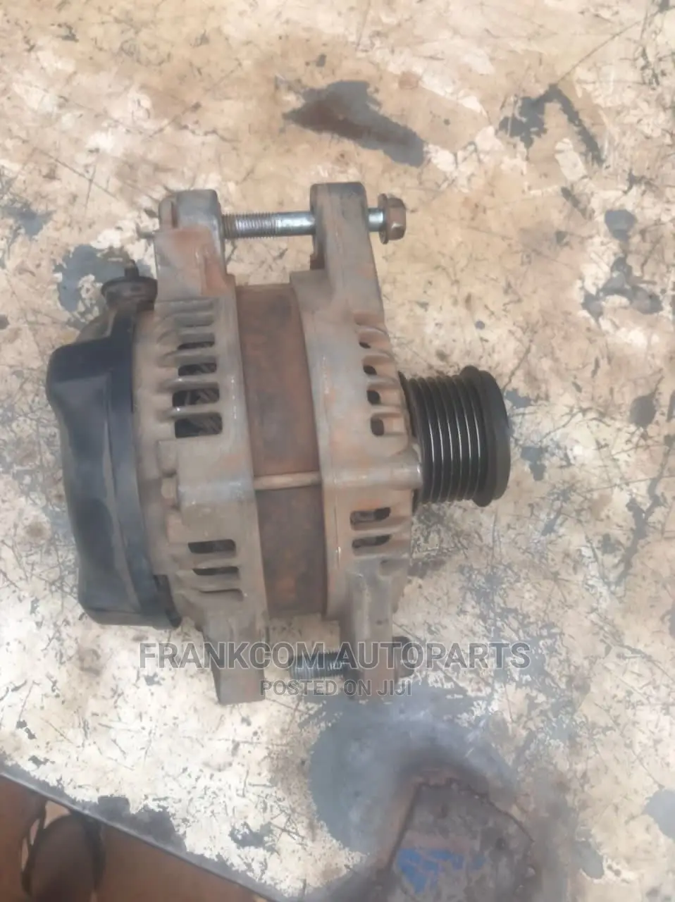 Toyota Land Cruiser V6 Alternator