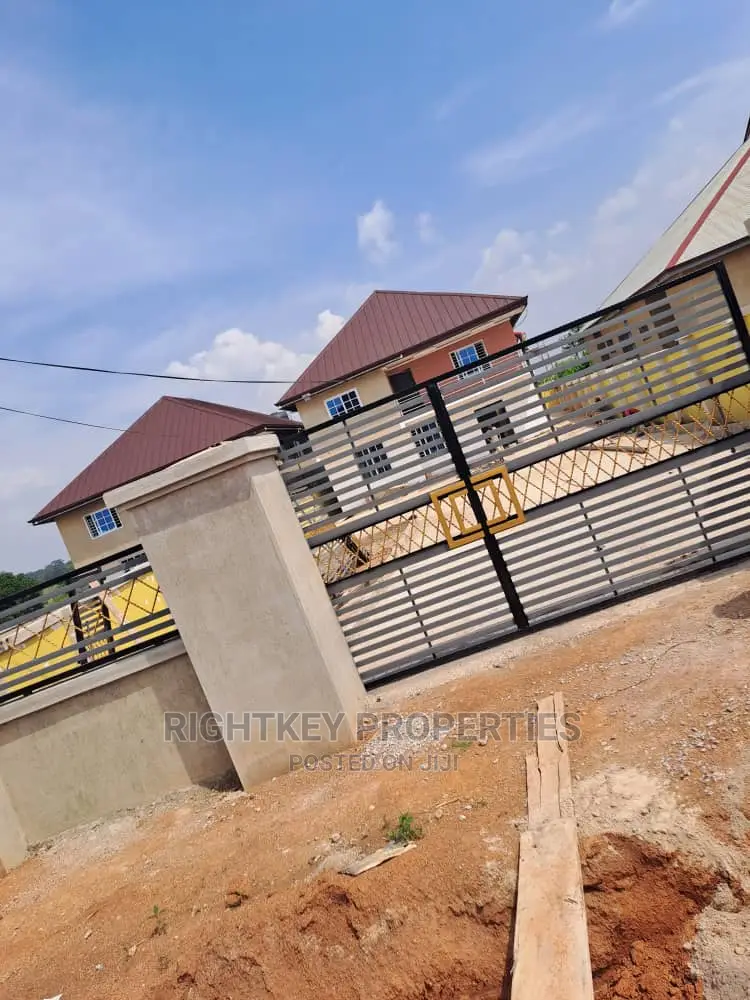5bdrm Duplex in Rightkey, Kumasi Metropolitan for Sale