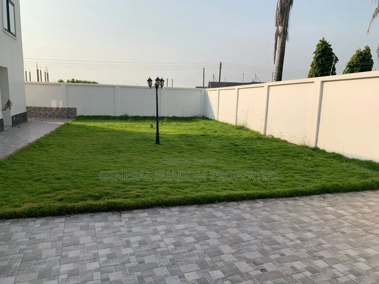 6bdrm House in Suadom Properties, Baatsona Total for Rent
