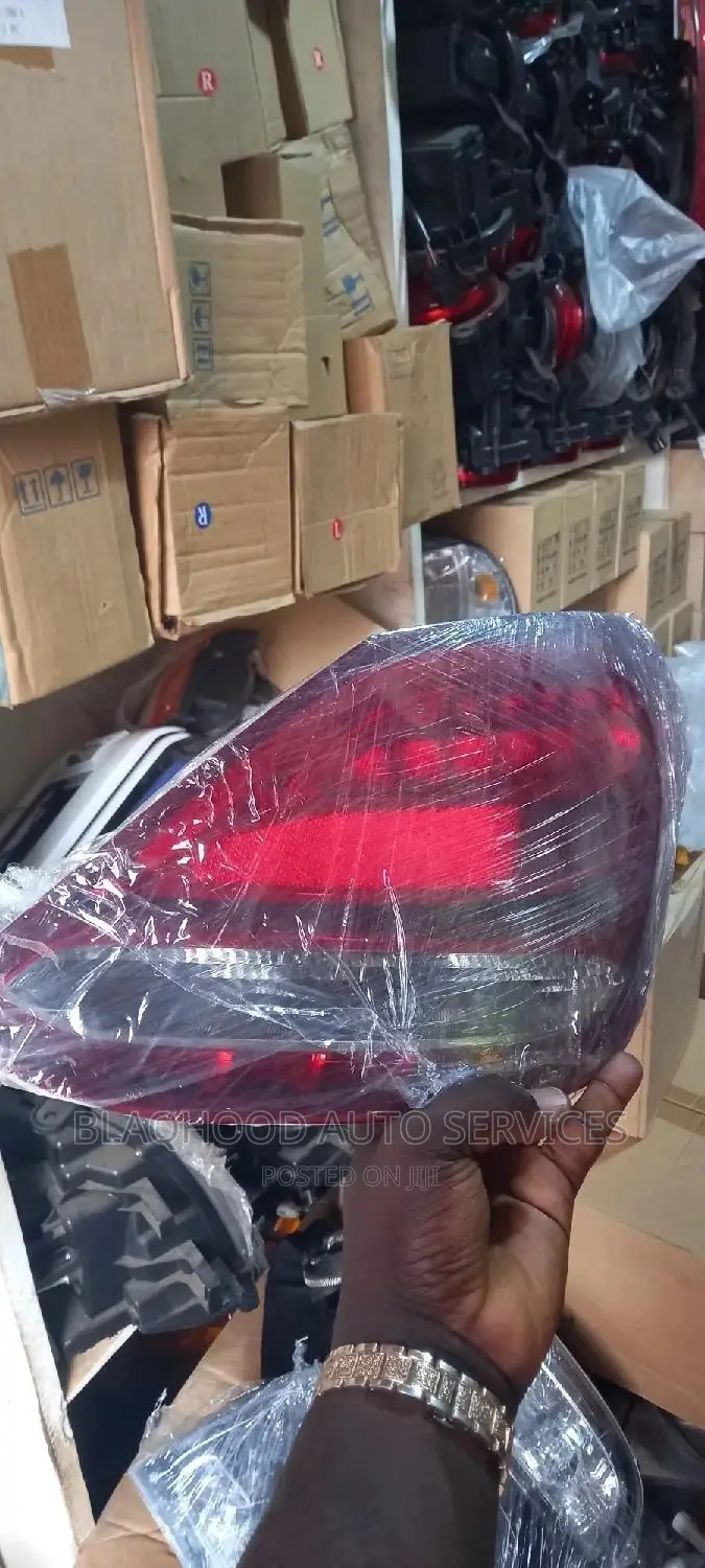 Mercedes Benz W205 C300 2016-2019 Normal TAILLIGHT Available