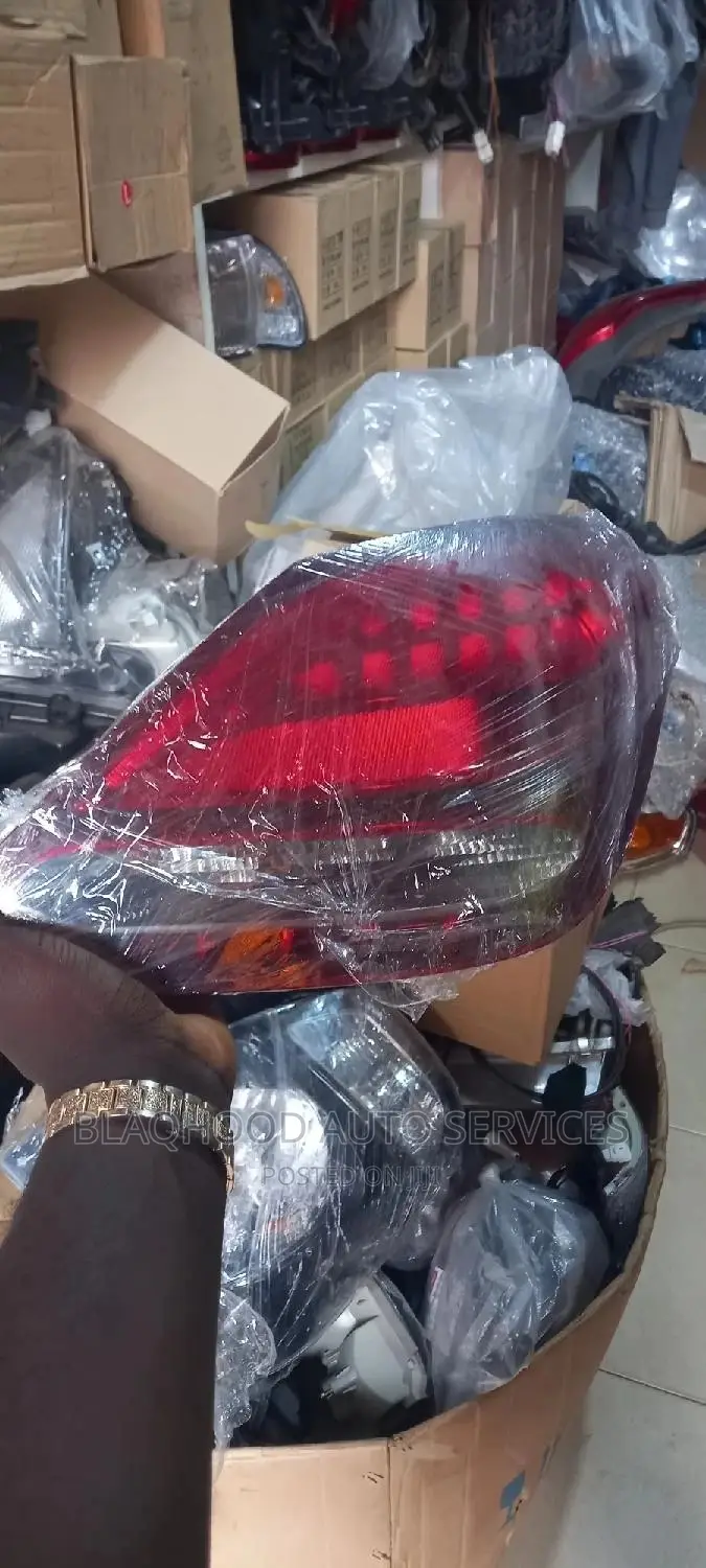Mercedes Benz W205 C300 2016-2019 Normal TAILLIGHT Available