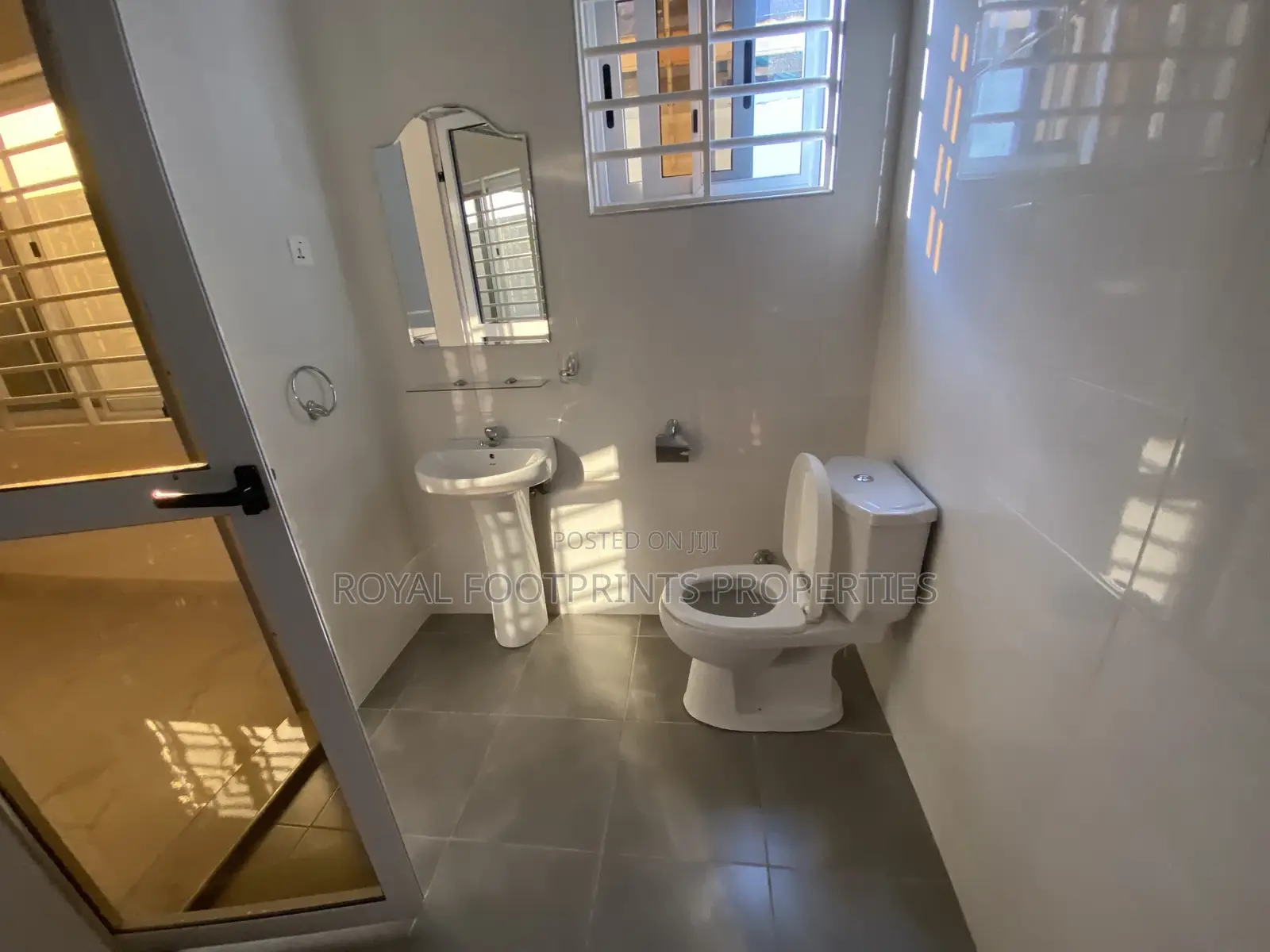 3bdrm House in Royal Footprints, Lake Side Estate for sale