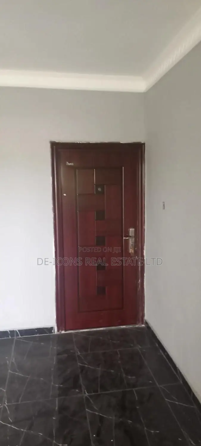 3bdrm Duplex in De-Icons Real Estate, Awutu Senya East Municipal