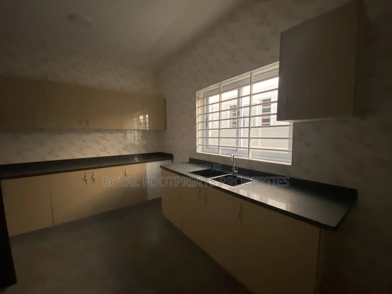 3bdrm House in Royal Footprints, Lake Side Estate for sale