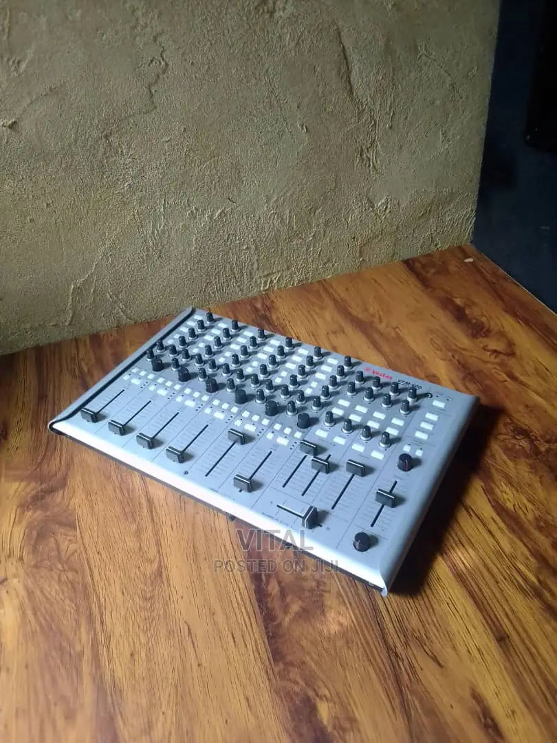 Dj's and Ableton Live Midi Controller /Vestax VCM 600