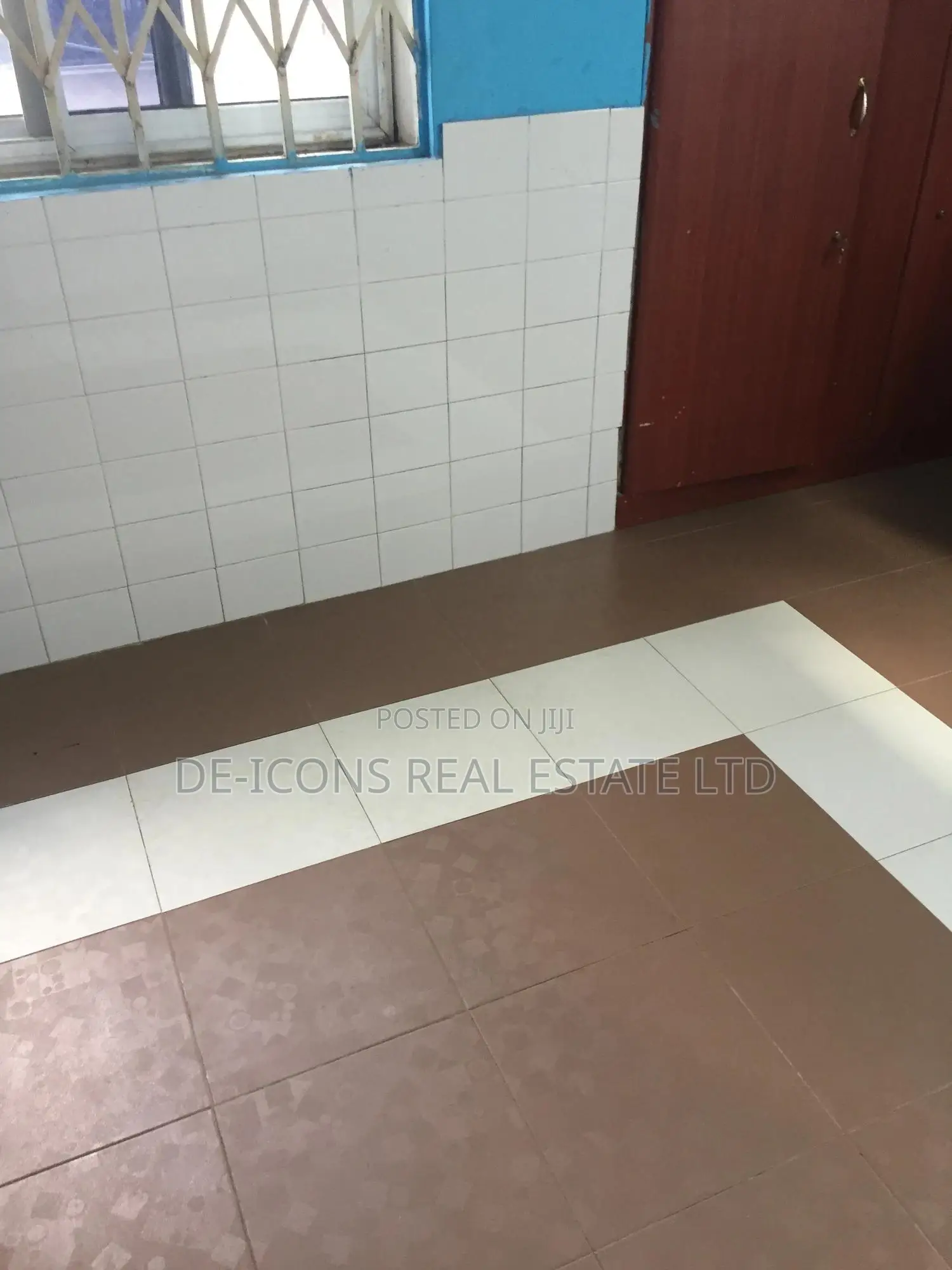 3bdrm Duplex in De-Icons Real, Awutu Senya East Municipal for rent