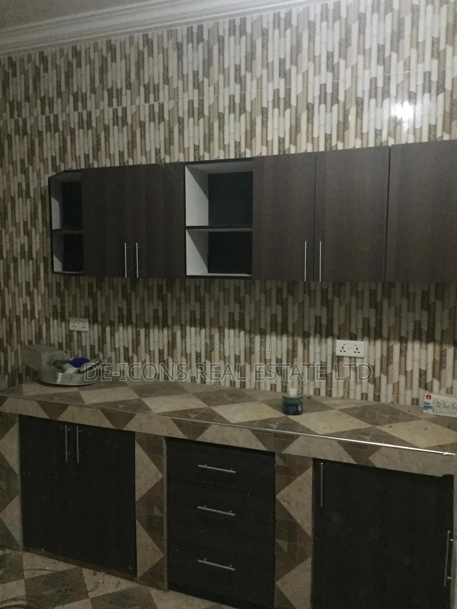 2bdrm Duplex in De- Icons Real, Awutu Senya East Municipal for rent