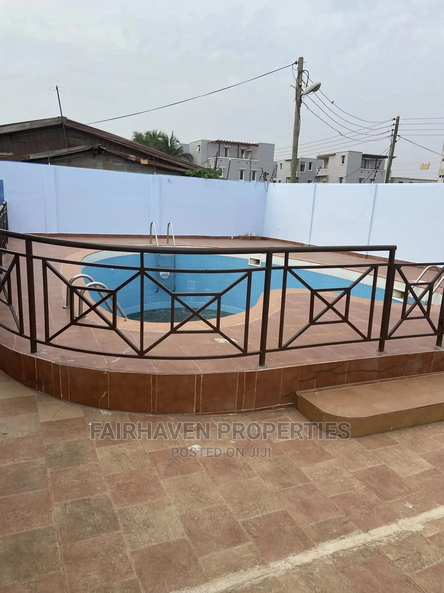 6bdrm House in Tseaddo, Airport Residential Area for rent