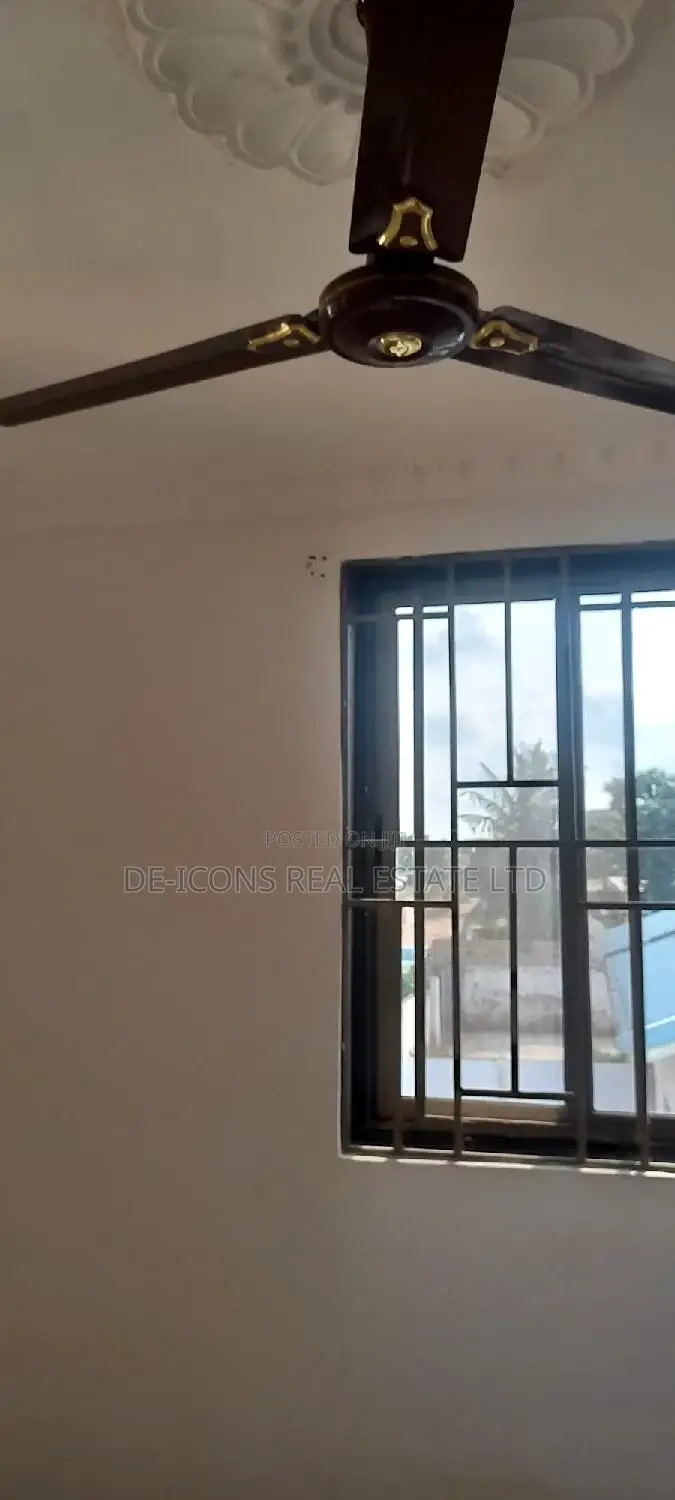 2bdrm Duplex in De-Icons Real Estate, Awutu Senya East Municipal