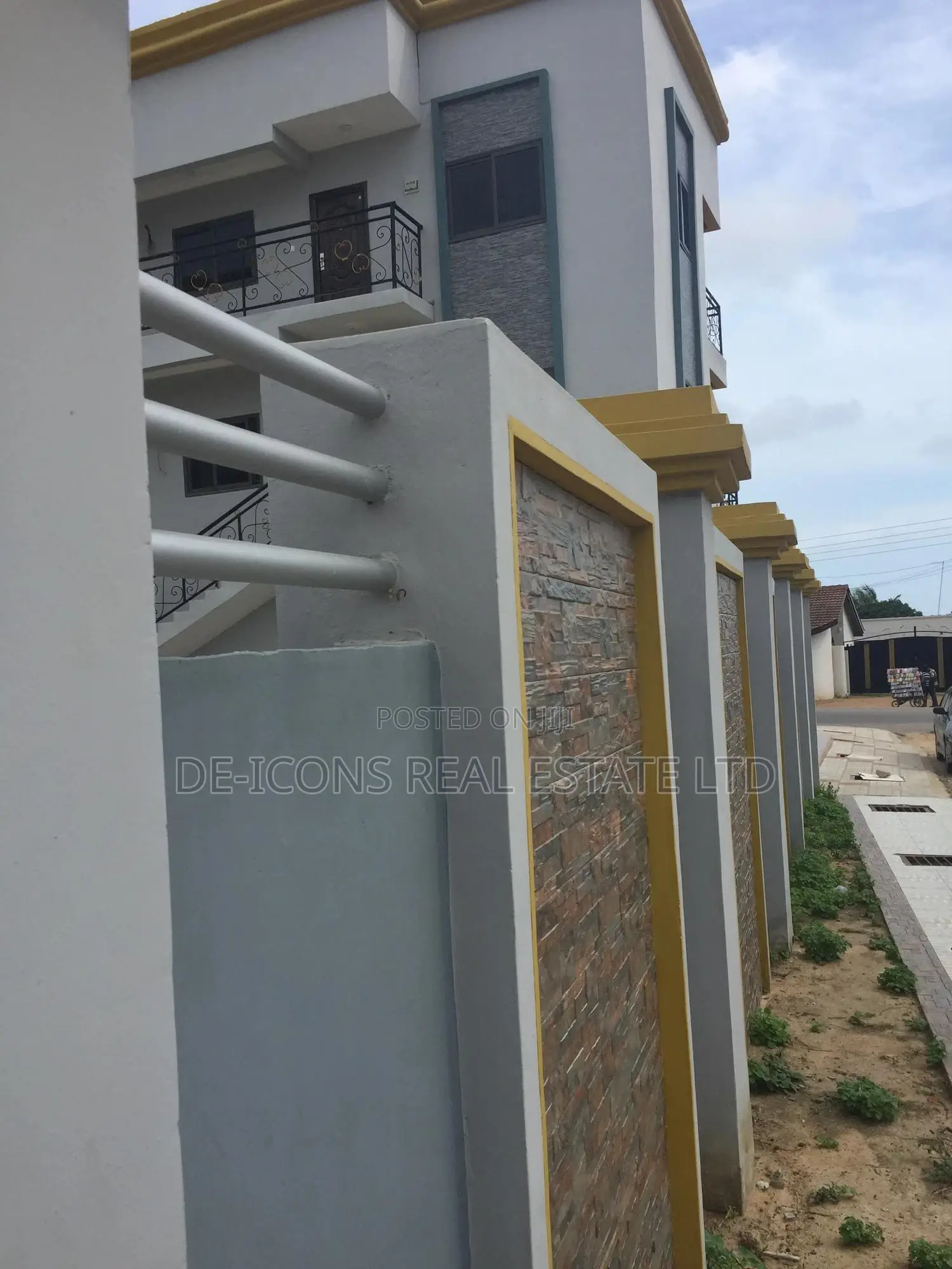 2bdrm Duplex in De-Icons Real, Awutu Senya East Municipal for rent