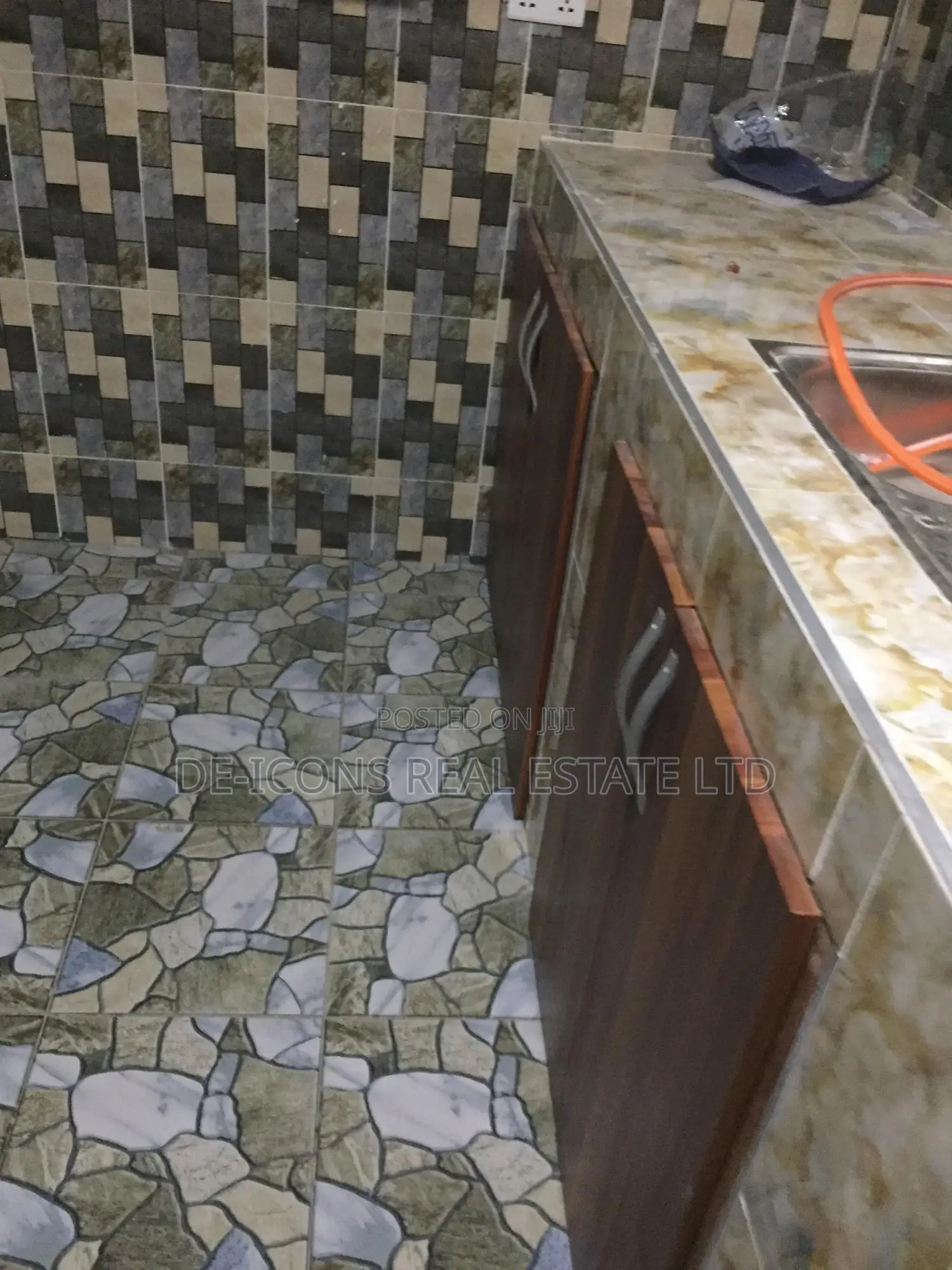 2bdrm Duplex in De-Icons Real, Awutu Senya East Municipal for rent