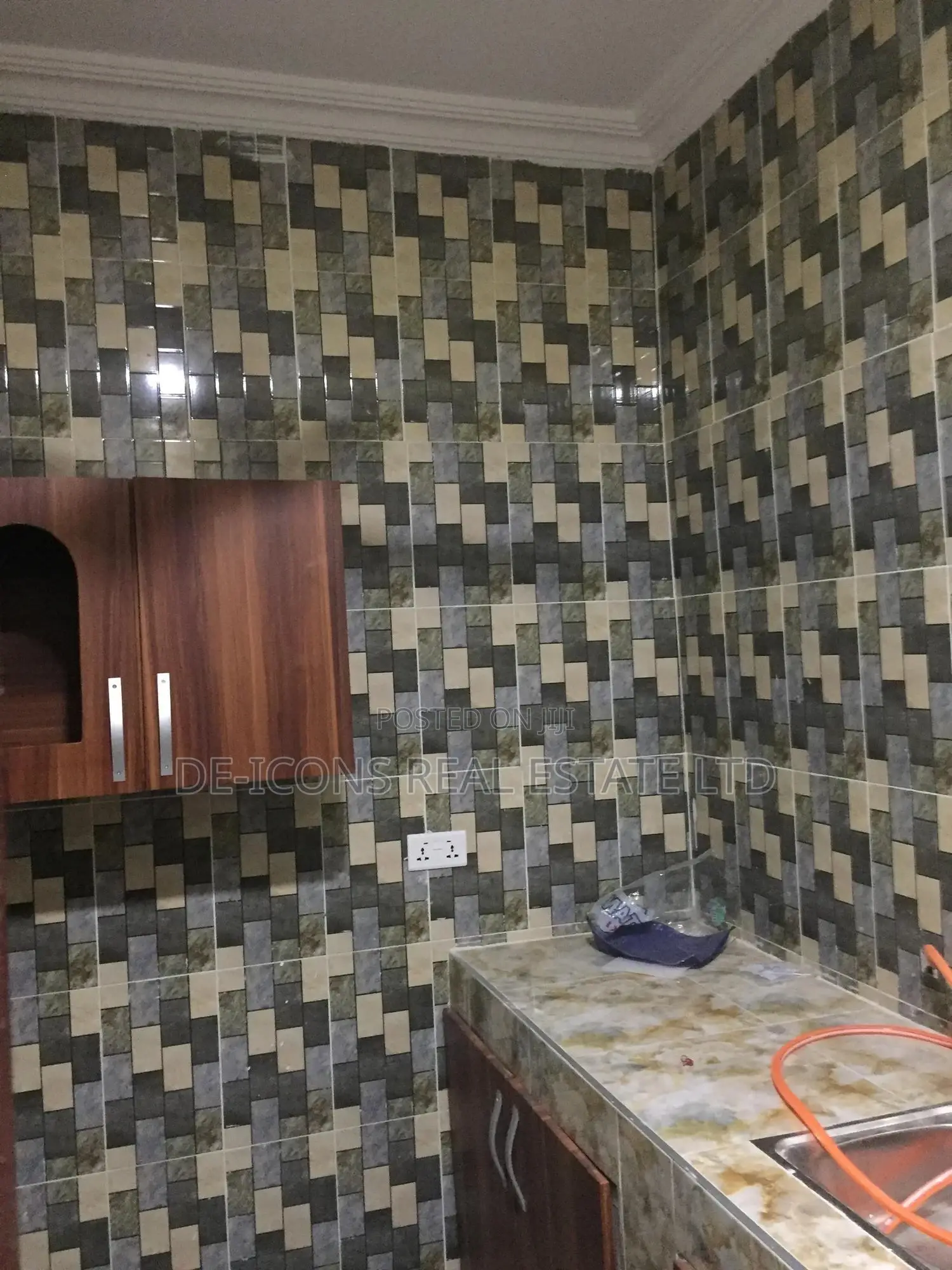 2bdrm Duplex in De-Icons Real, Awutu Senya East Municipal for rent