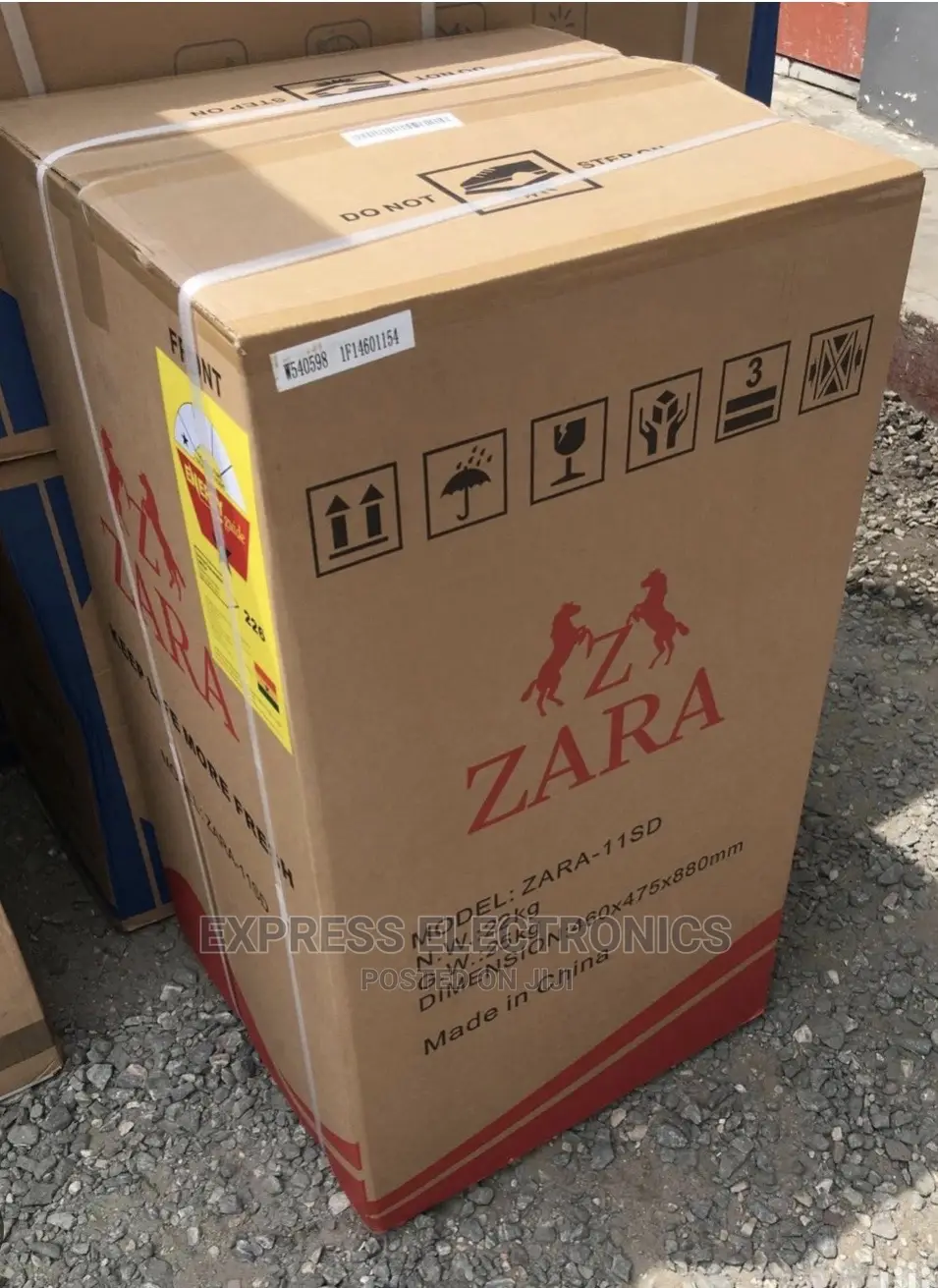 Door Balcony Table Top Refrigerator 82L Zara Lock and Key