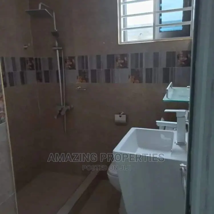 5bdrm House in Spintex Community for Sale