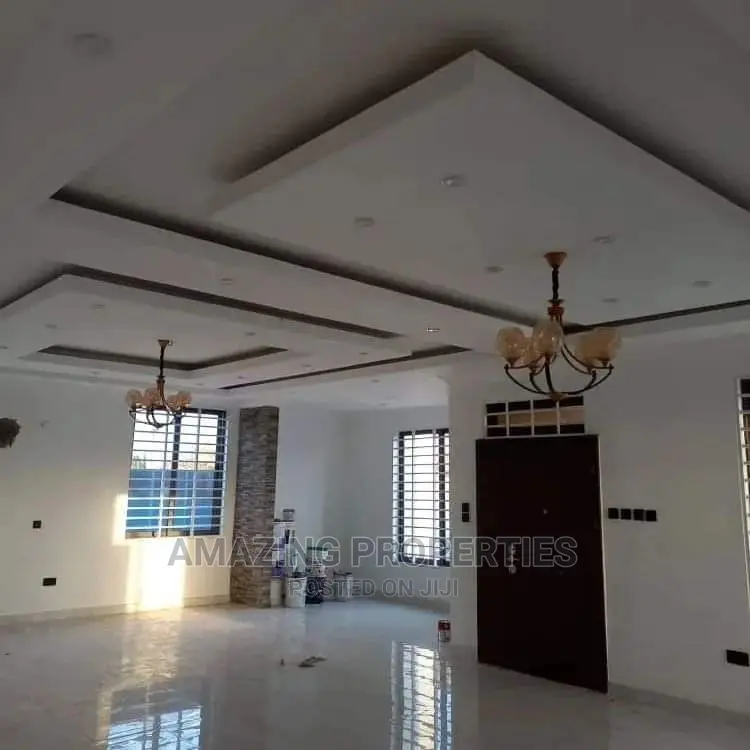 5bdrm House in Spintex Community for Sale