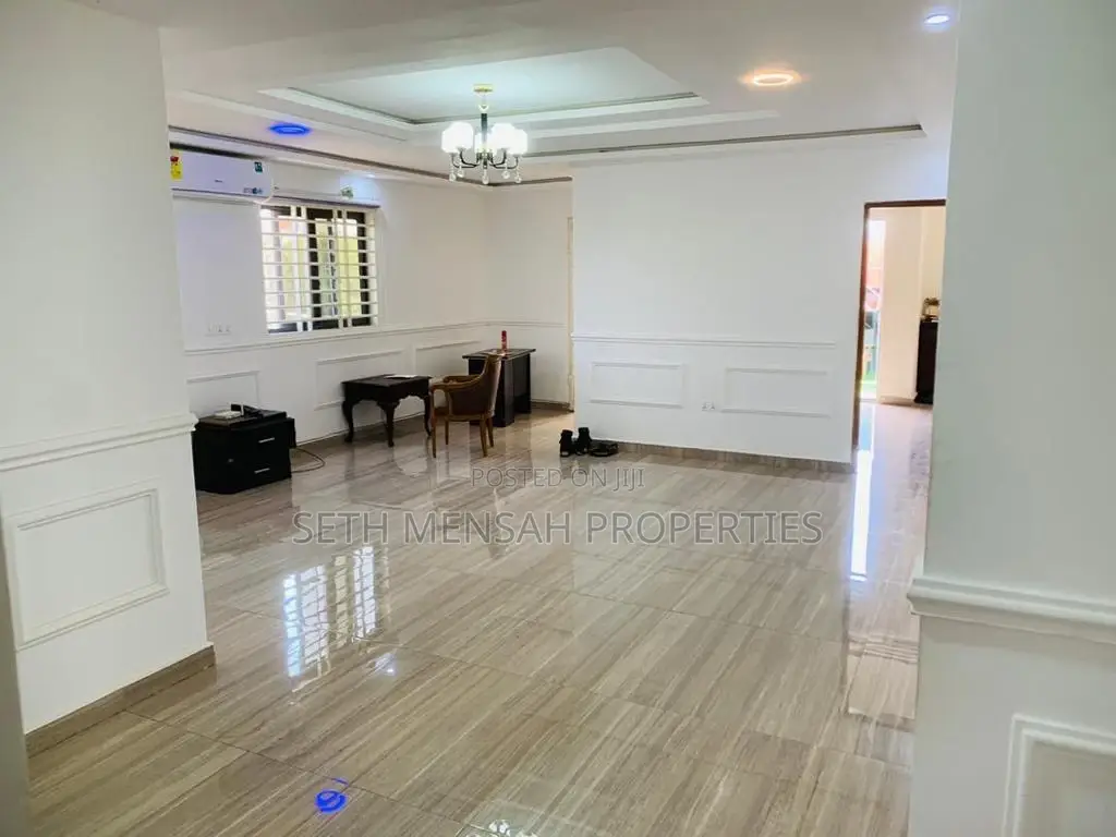5bdrm House in Skm, School Junction for Sale