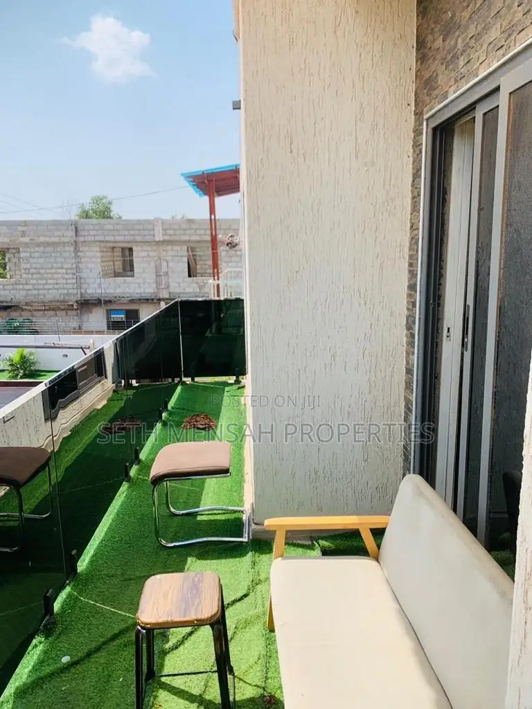 5bdrm House in Skm, School Junction for Sale