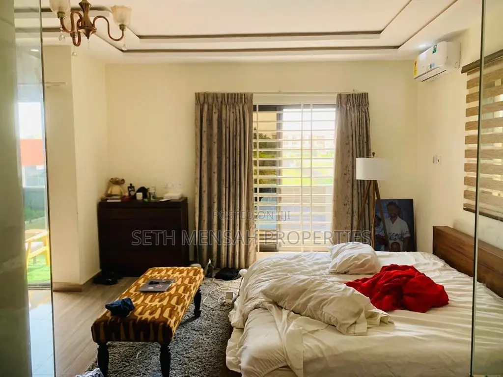 5bdrm House in Skm, School Junction for Sale