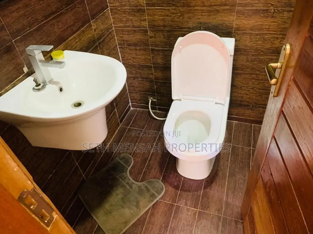 5bdrm House in Skm, School Junction for Sale