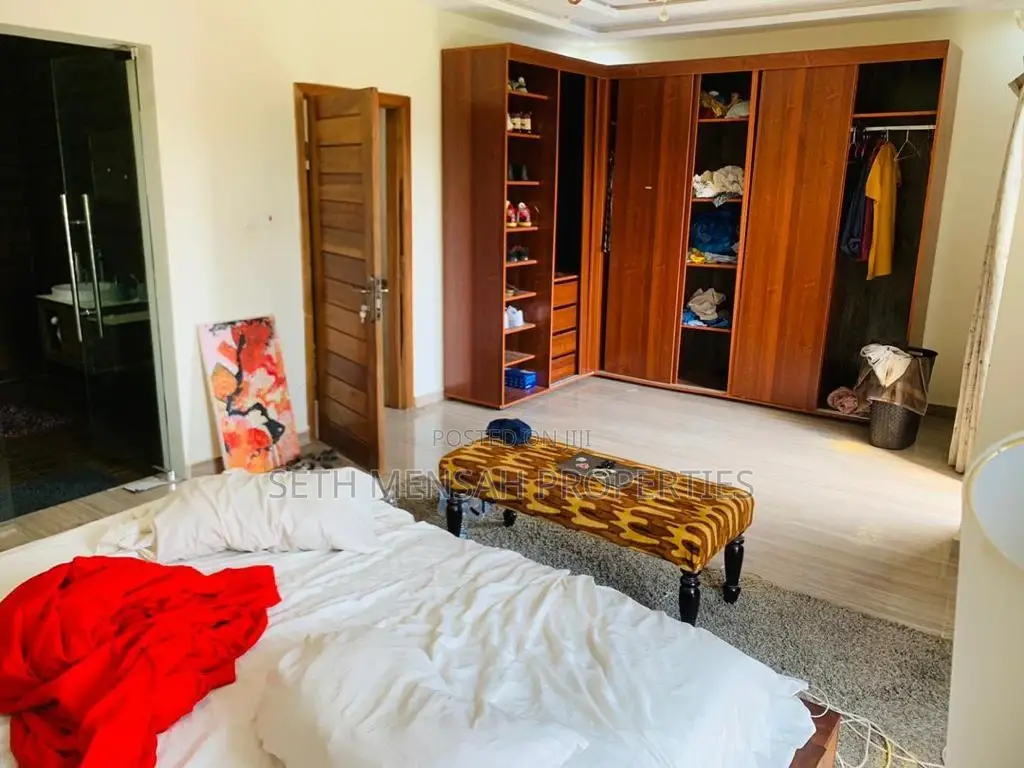 5bdrm House in Skm, School Junction for Sale