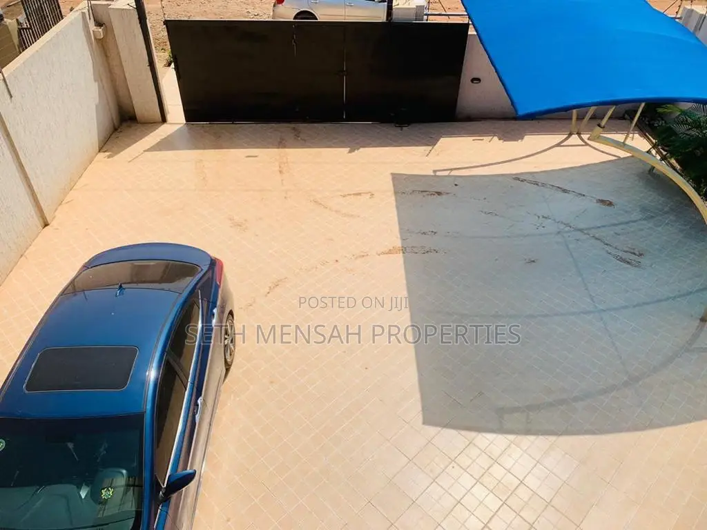 5bdrm House in Skm, School Junction for Sale