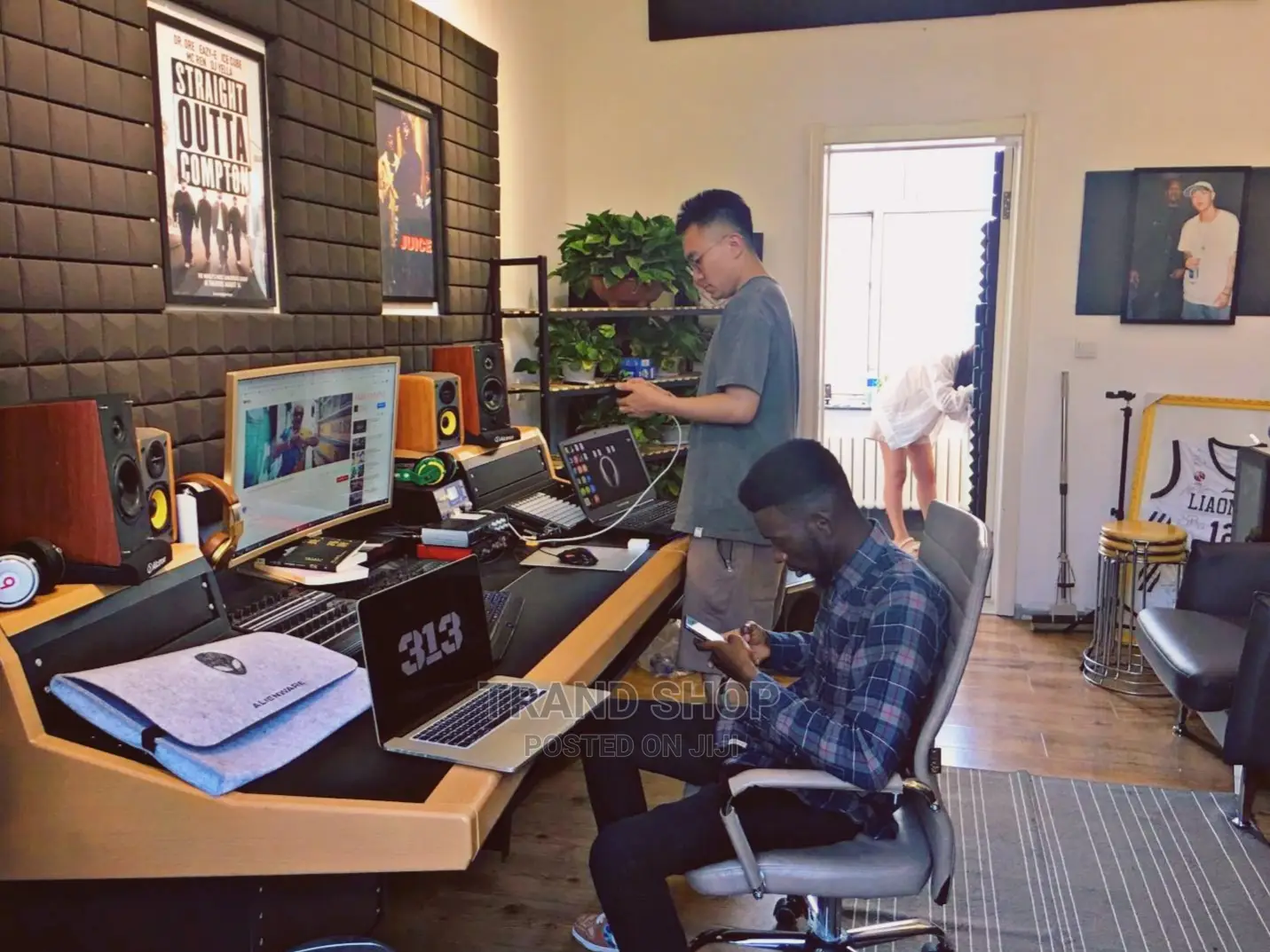 Sound Engineering School and Music Production Class