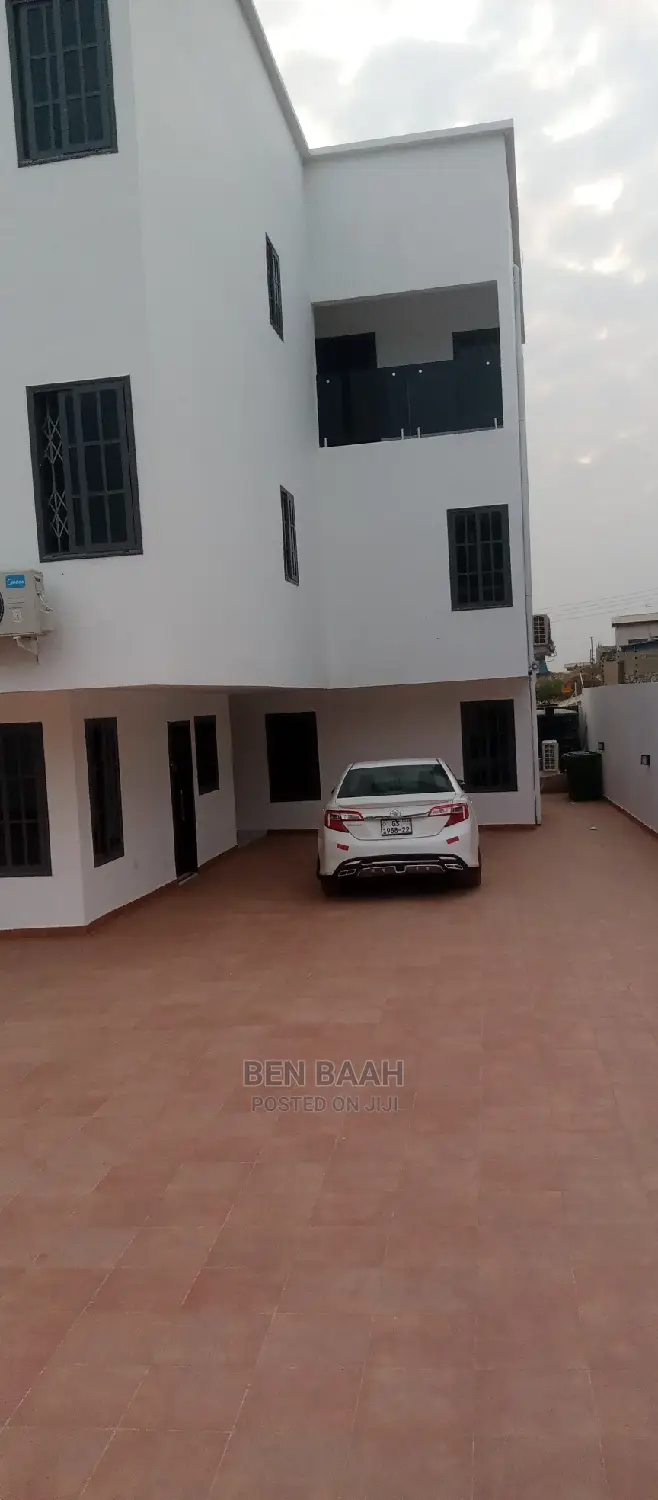 2bdrm Apartment in Ben Properties, Ashomang Estate for rent