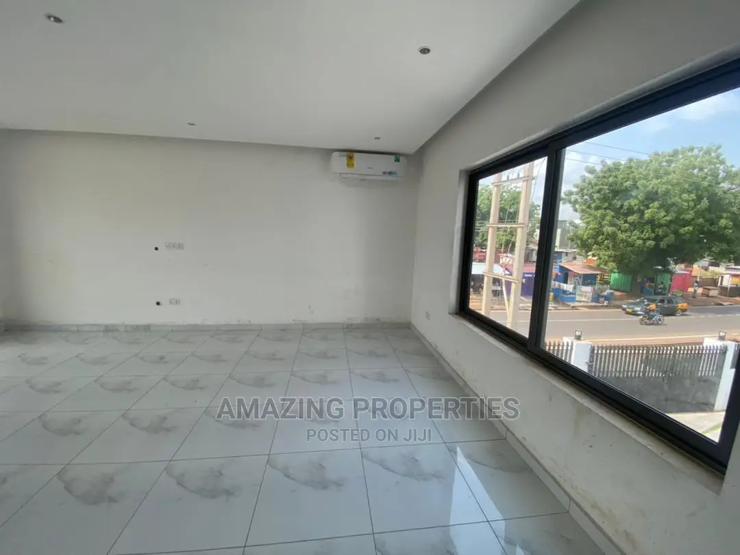 4bdrm House in East Legon for Sale